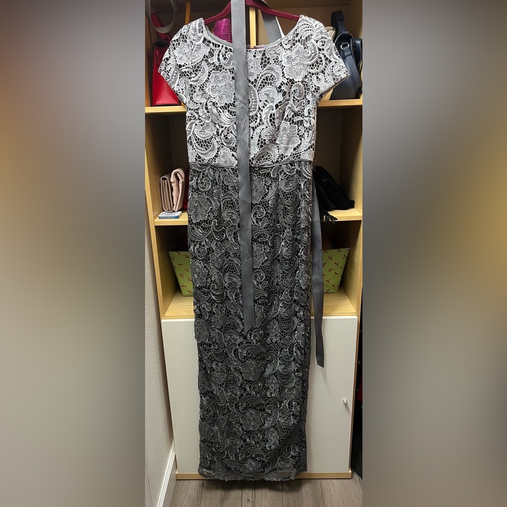 Adrianna Papell Cap-sleeve Lace dress size 10